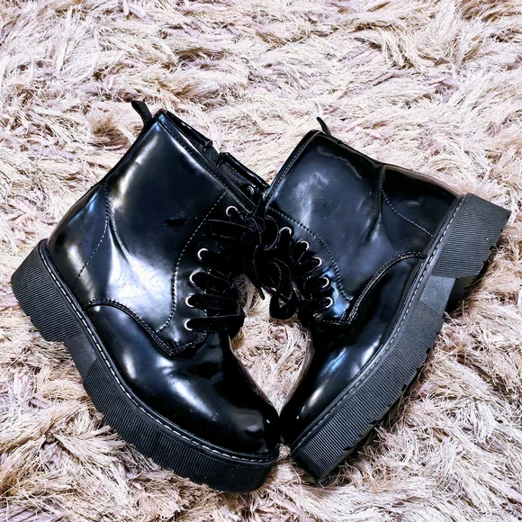 Black Leather Women's Boots - Picture 1 of 3